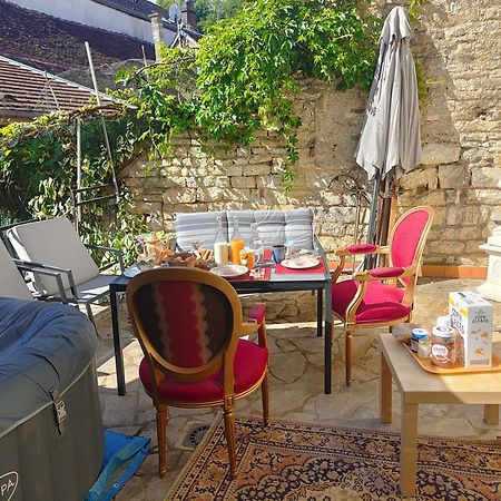 Bed and Breakfast La Taniere Des Tanneries Tonnerre Exterior foto