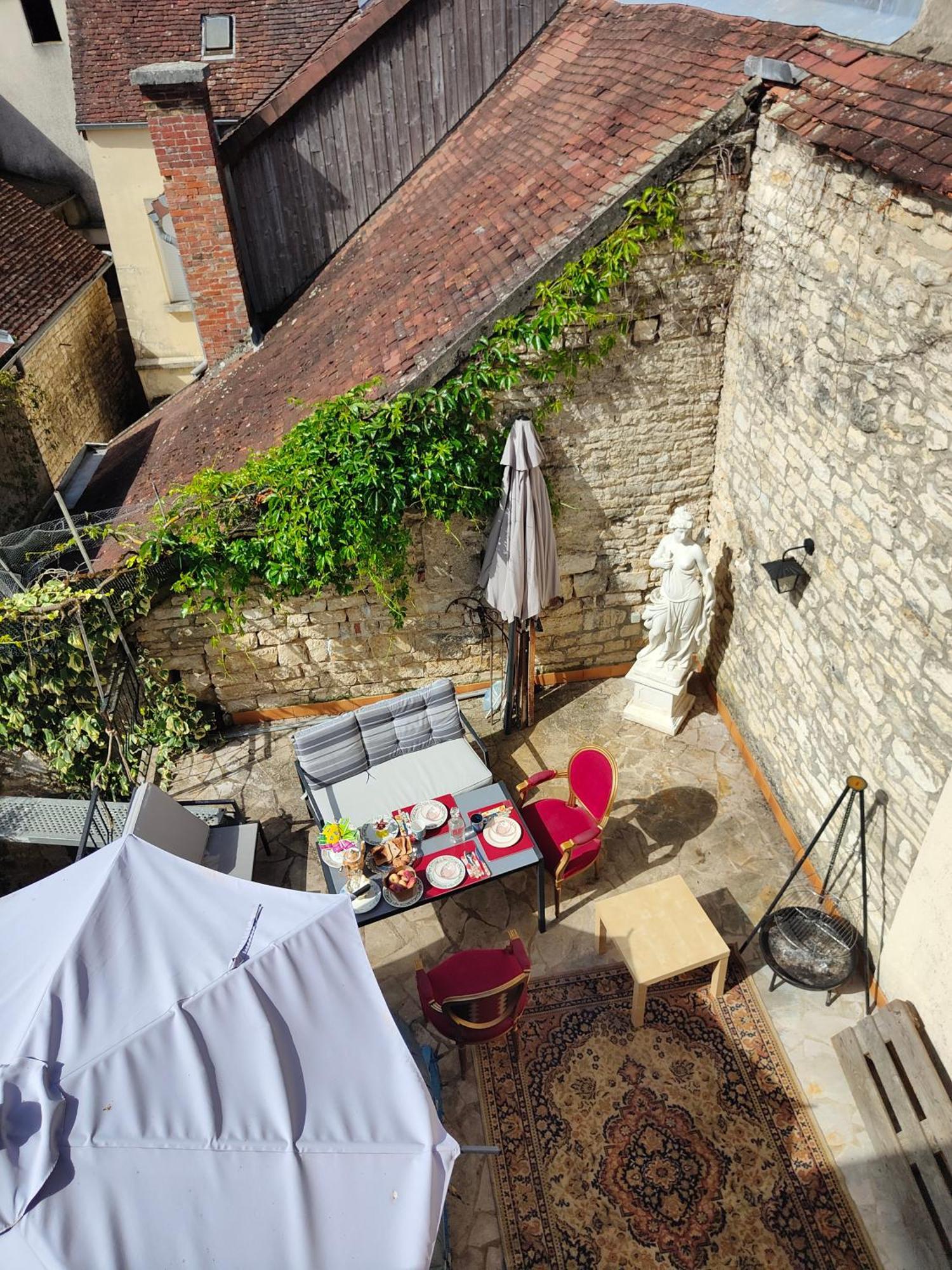 Bed and Breakfast La Taniere Des Tanneries Tonnerre Exterior foto