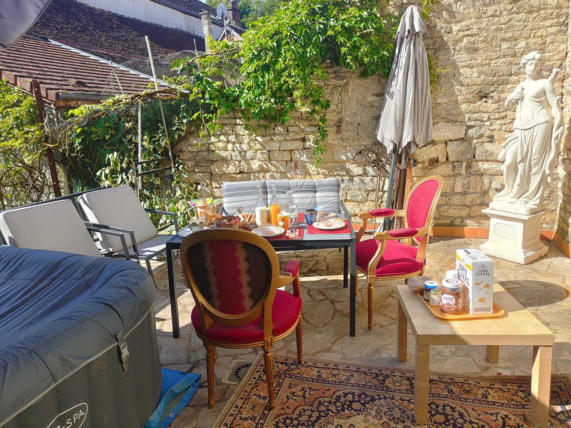 Bed and Breakfast La Taniere Des Tanneries Tonnerre Exterior foto