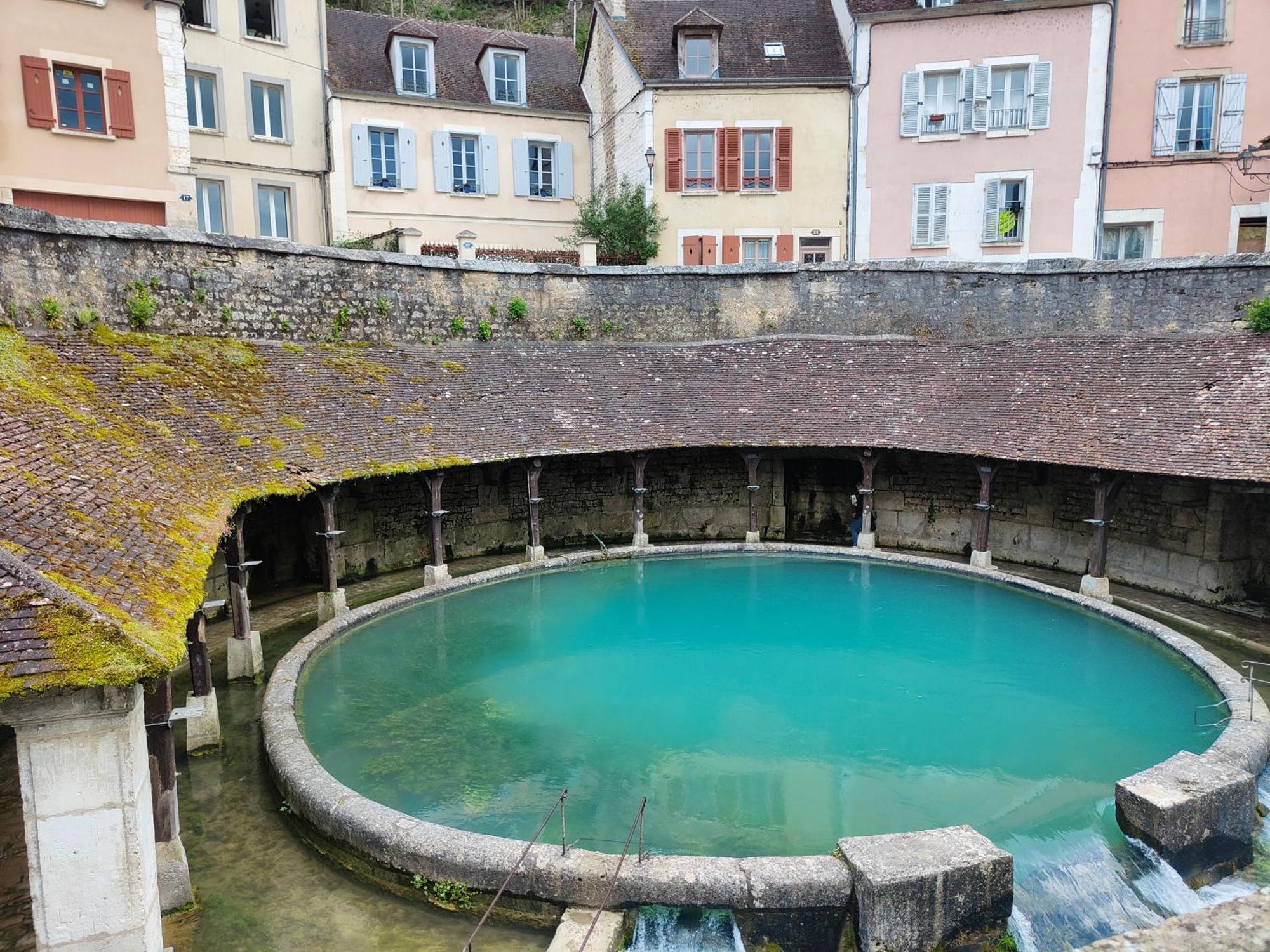 Bed and Breakfast La Taniere Des Tanneries Tonnerre Exterior foto